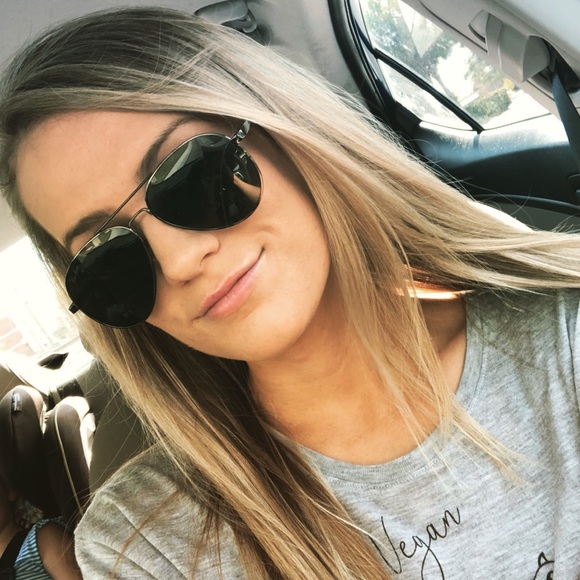 Meet your Posher, Shelby - Picture 1 of 1